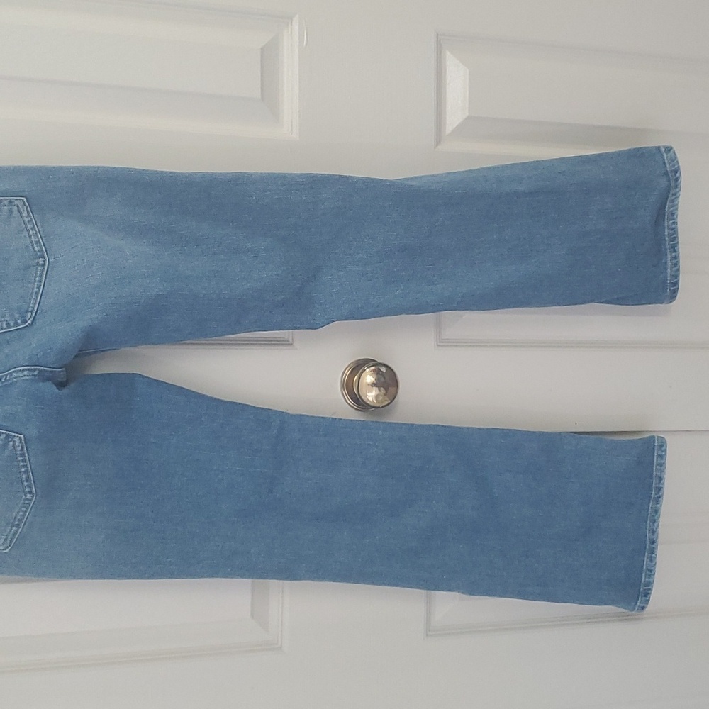 7 for all Mankind 28x32 bootcut, light distressing, worn twice, authentic!